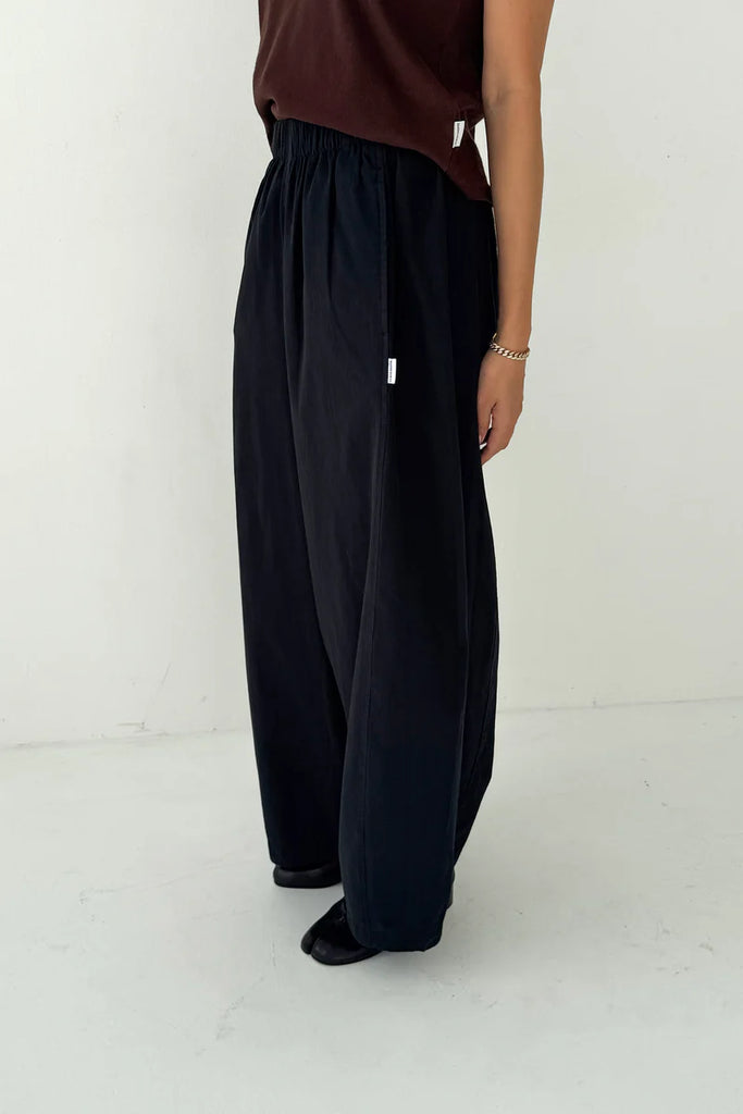 Parachute Pants in Black | Tusk