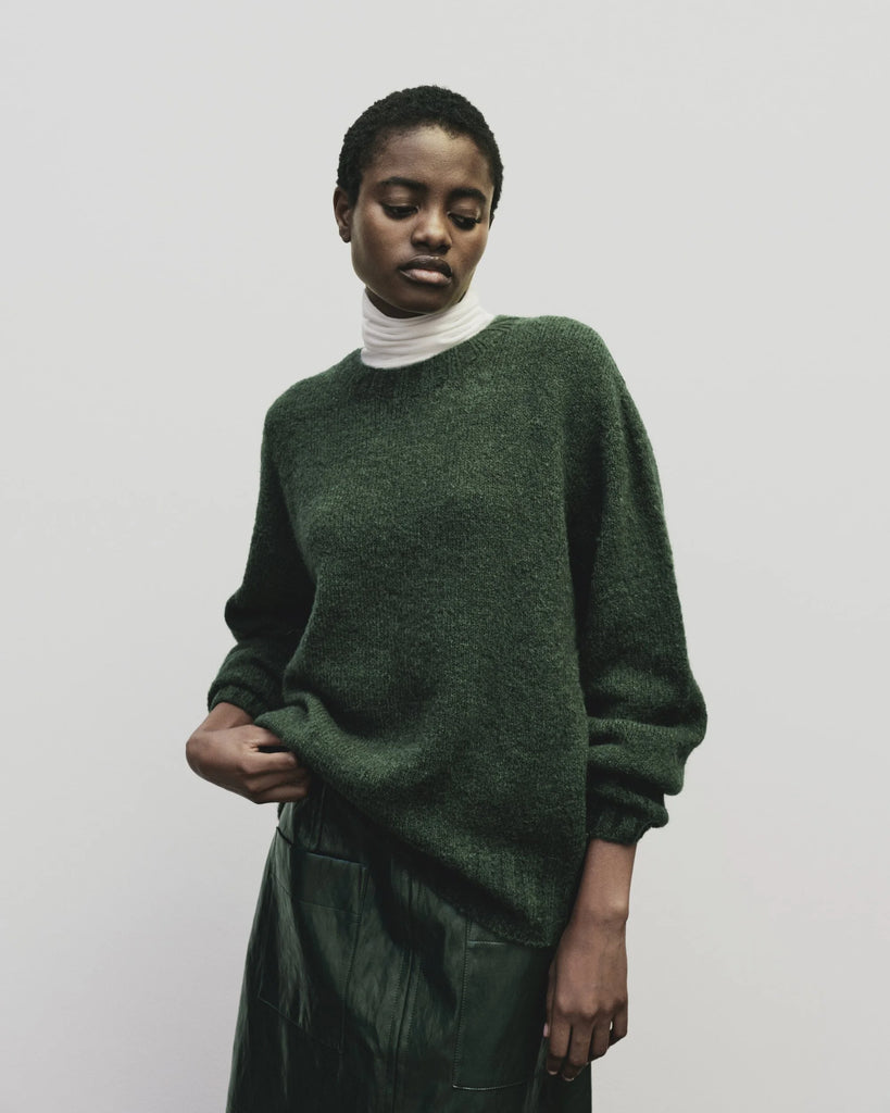ALPACA BLEND WHOLEGARMENT KNIT SWEATER IN GREEEN