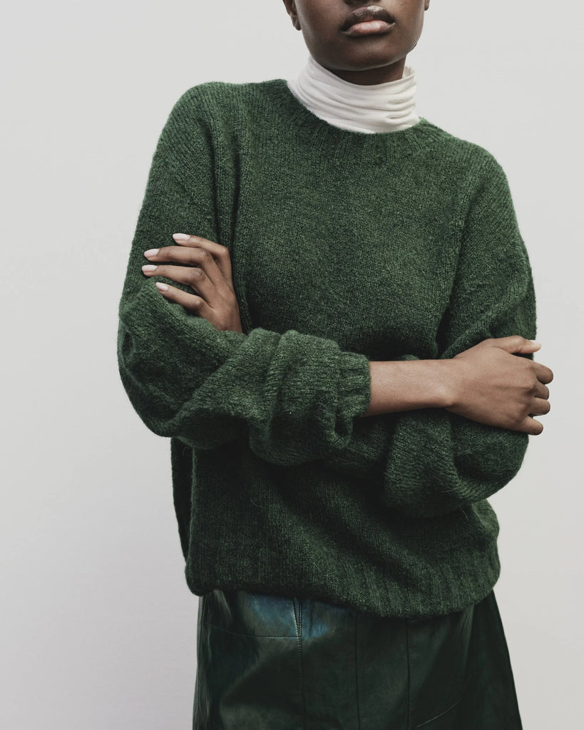 ALPACA BLEND WHOLEGARMENT KNIT SWEATER IN GREEEN