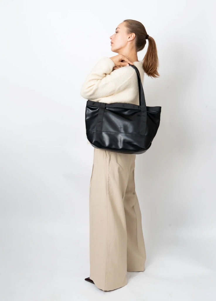 Fetch Soft Structure Tote Bag in Black
