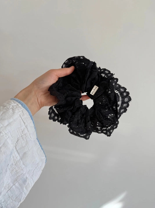 Oversized Lace Scrunchie in Rock Flower