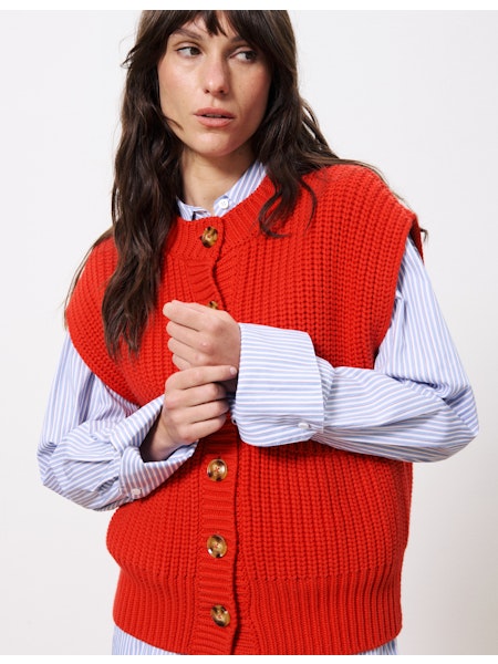 Carmele Sweater Vest in Red