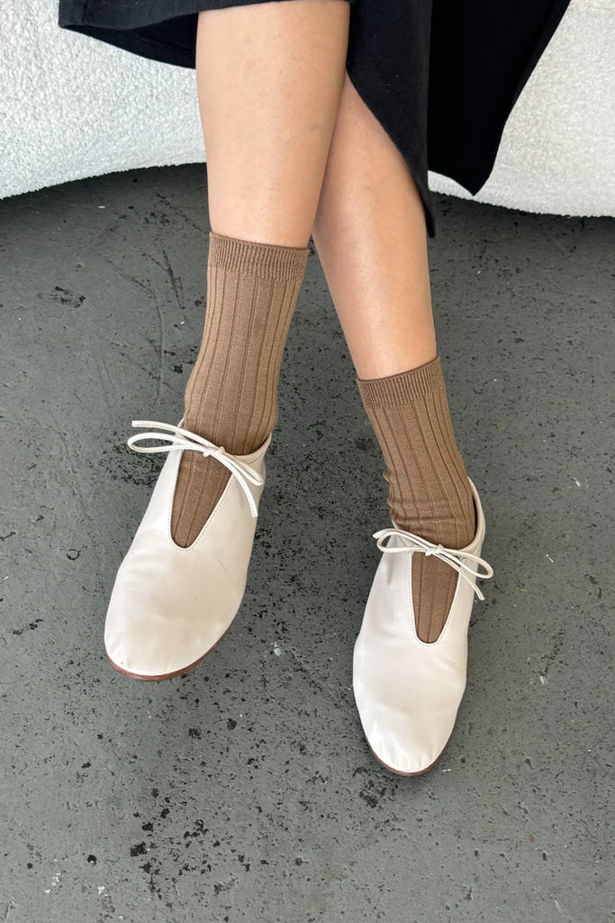 Ribbed Socks in Dark Tan