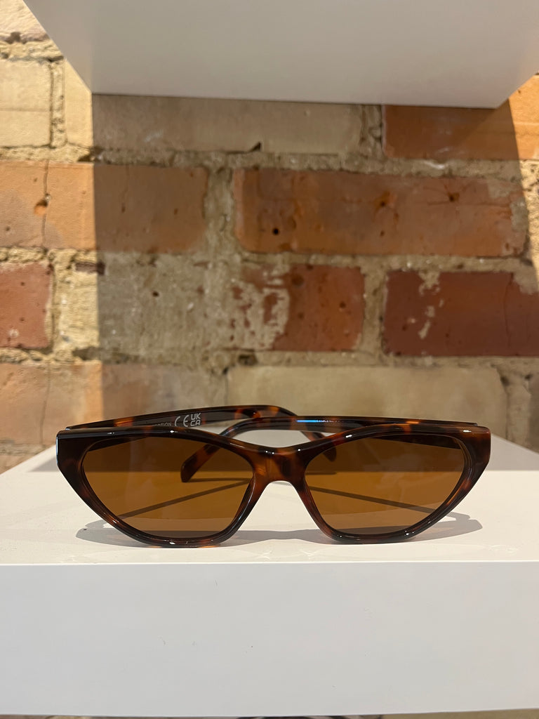 Sabrina Cat Eye Sunglasses in Tortoise