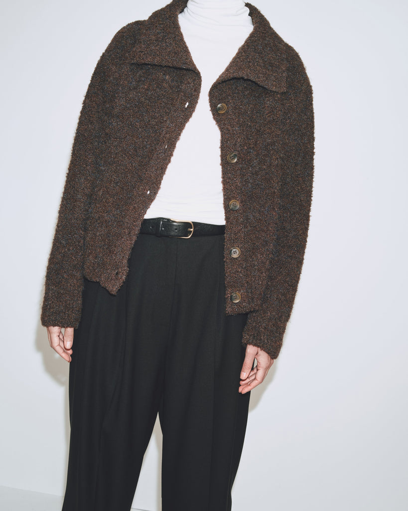 SPREAD COLLAR BOUCLE CARDIGAN IN BROWN