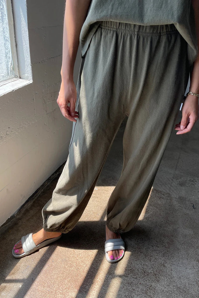 Balloon Pants in Olive