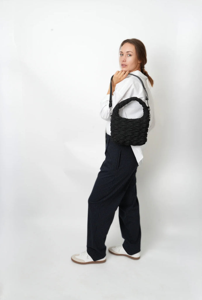 TWIST TWILL QUILT BAG IN BLACK
