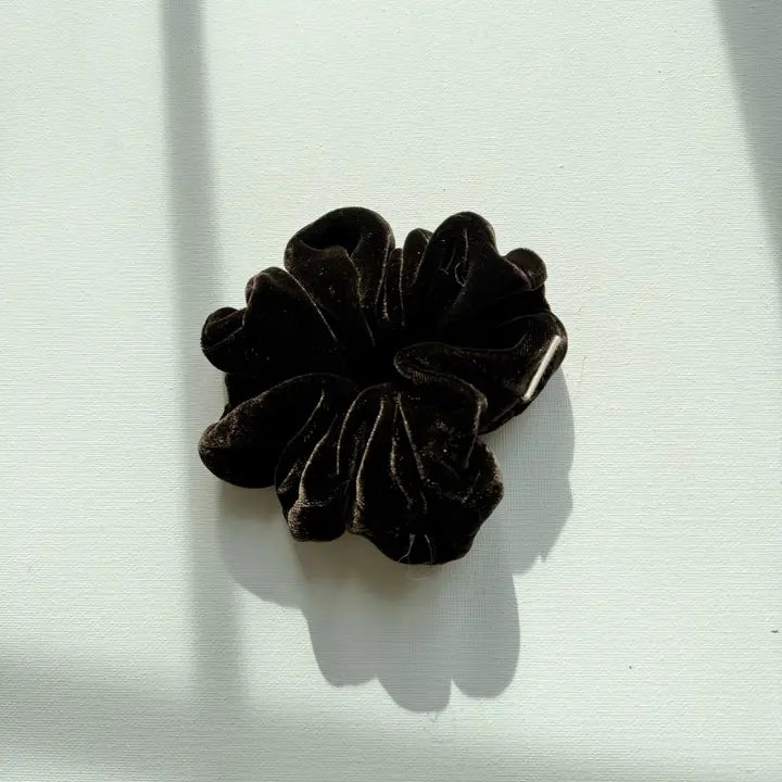Silk Velvet Scrunchie in Black Coffee