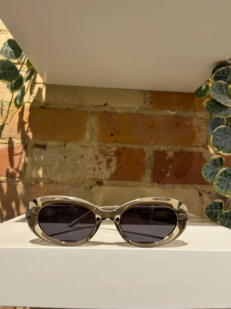 Melrose Sunglasses in Crystal Grey