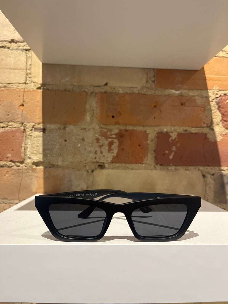 Sabrina Sunglasses in Black