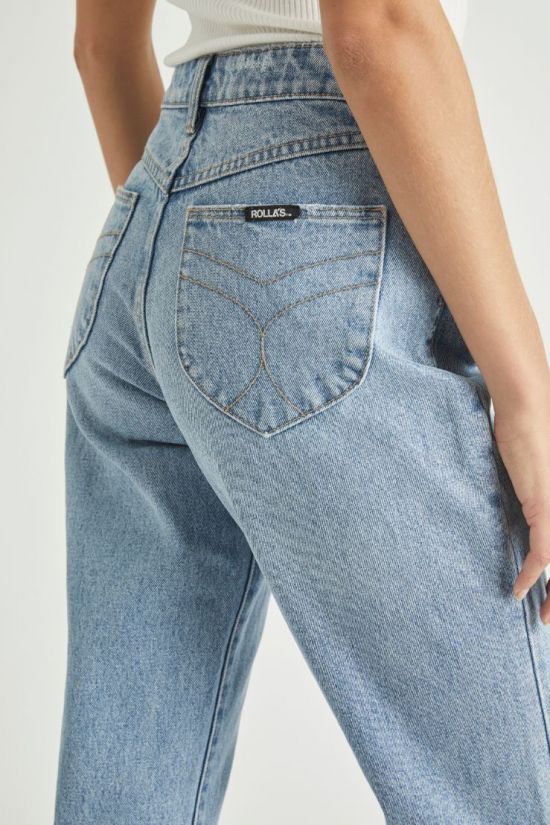 Straight Leg Jeans in 90's Blue